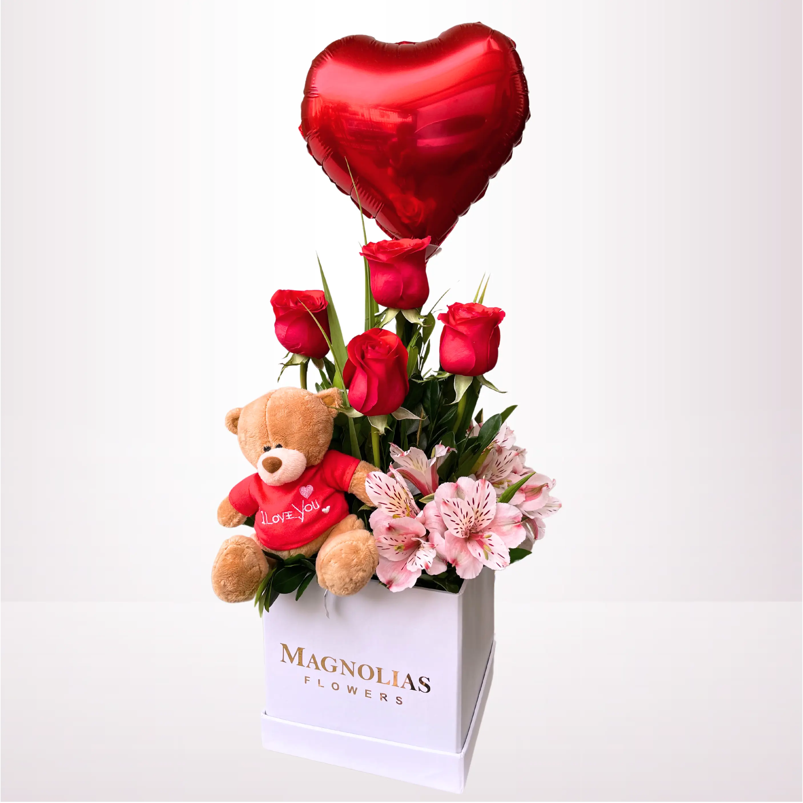 Caja de rosas rojas con peluche y globo de corazón