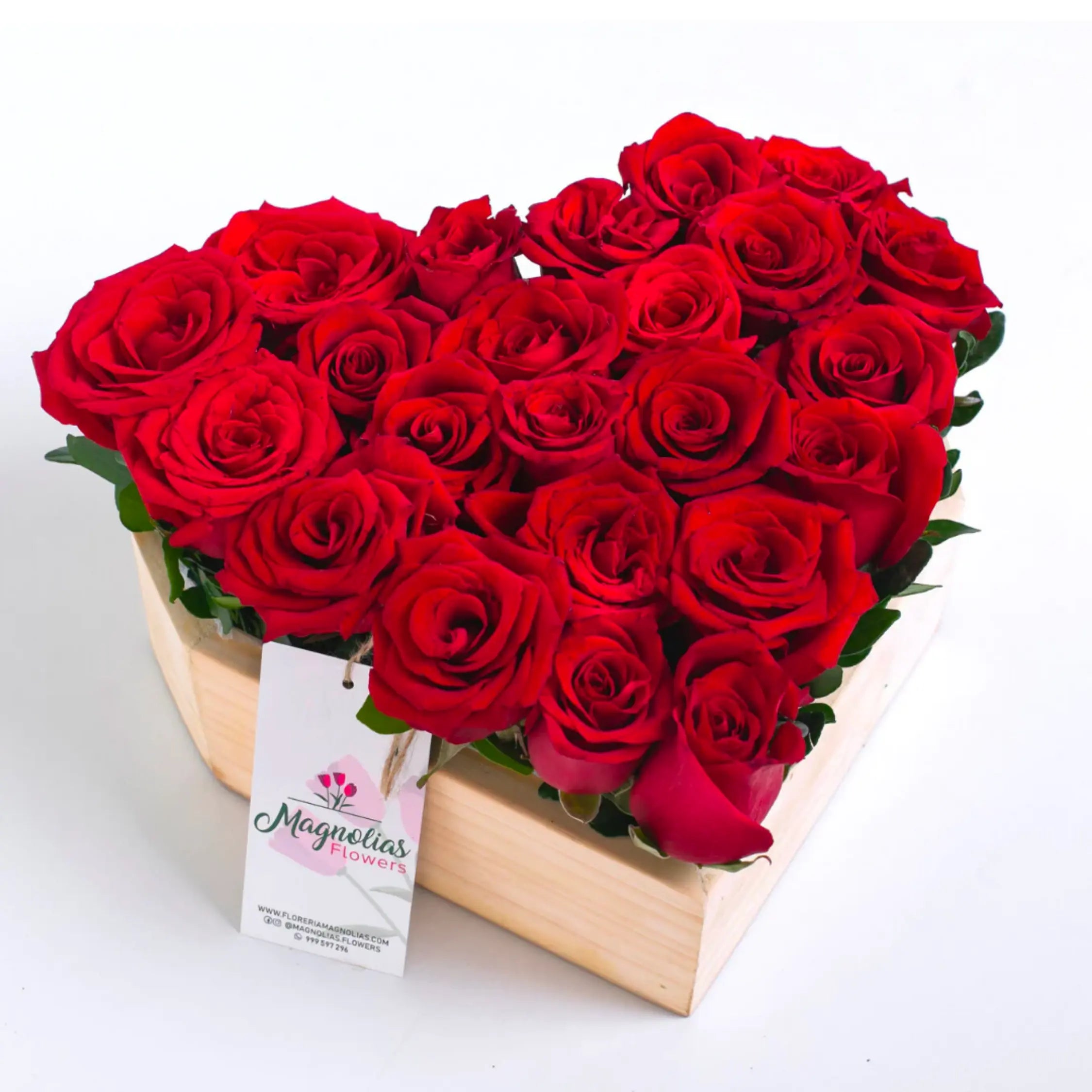 Corazon de rosas en caja de pino